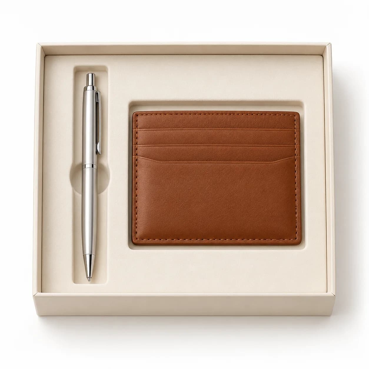 Set pen en cognackleurige kaarthouder